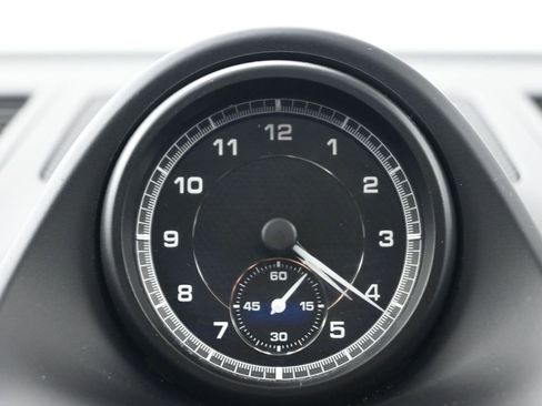 Used 2022 Porsche Macan image 12