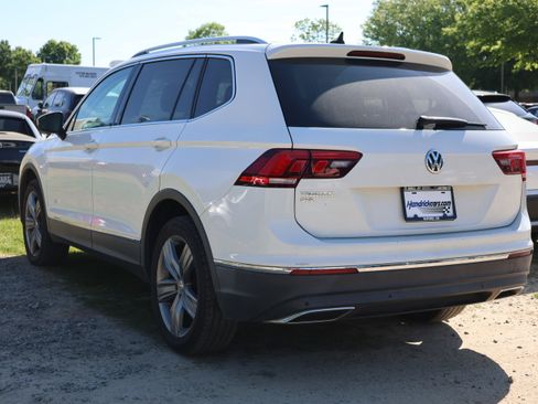 Used 2021 Volkswagen Tiguan SEL image 3