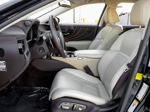 Used 2019 Lexus LS 500 w/ Interior Upgrade Package image 4