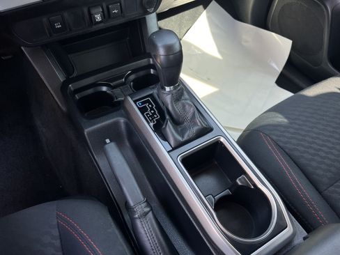 Used 2021 Toyota Tacoma SR5 RWD image 18