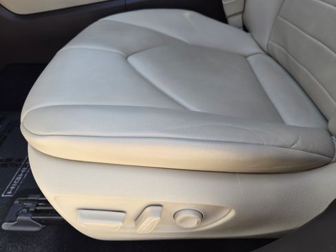 Used 2022 Toyota Highlander XLE FWD image 14