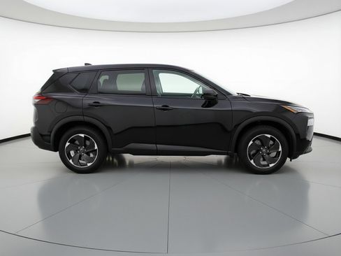 Used 2025 Nissan Rogue SV FWD image 11