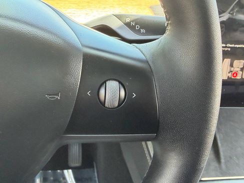 Used 2025 Tesla Model Y Long Range AWD/4WD image 33