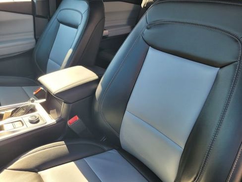 Certified 2022 Ford Explorer XLT w/ Equipment Group 202A image 11