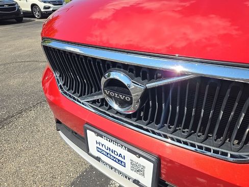 Used 2019 Volvo XC40 T5 Momentum AWD/4WD image 22