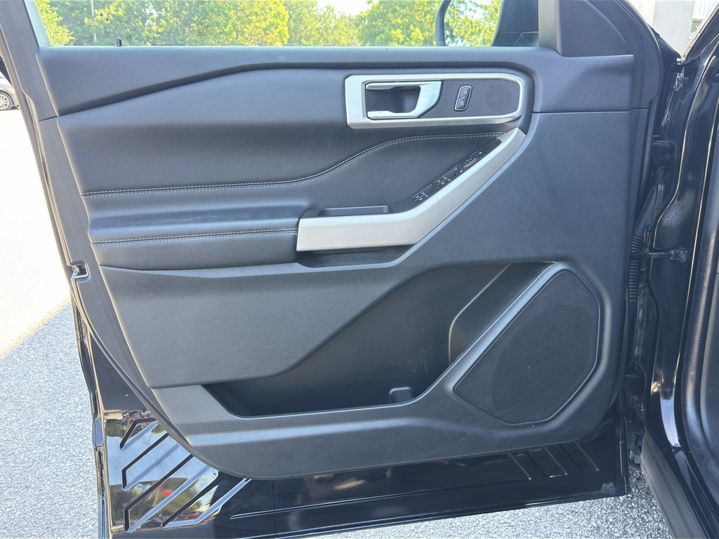 Used 2023 Ford Explorer XLT w/ Equipment Group 202A RWD image 30