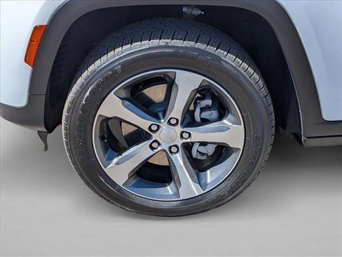 Used 2022 Jeep Grand Cherokee Limited 4xe image 9