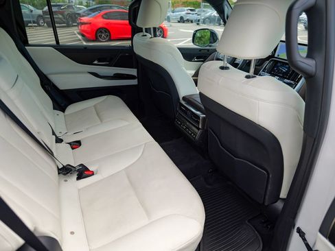 Used 2024 Lexus LX 600 4WD w/ Appearance Package image 33