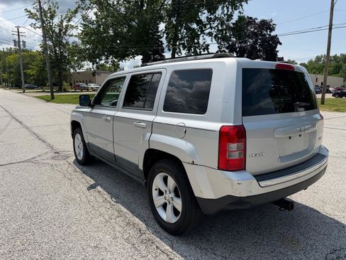 Used 2011 Jeep Patriot Latitude AWD/4WD image 7