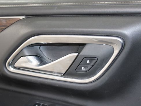 Used 2023 Chevrolet Suburban Premier image 21