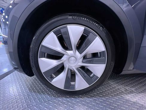 Used 2021 Tesla Model Y Long Range AWD/4WD image 10