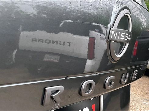 Used 2025 Nissan Rogue SV FWD image 30