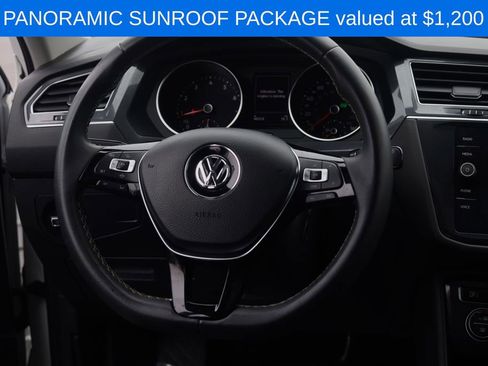 Used 2021 Volkswagen Tiguan SE w/ Panoramic Sunroof Package image 4