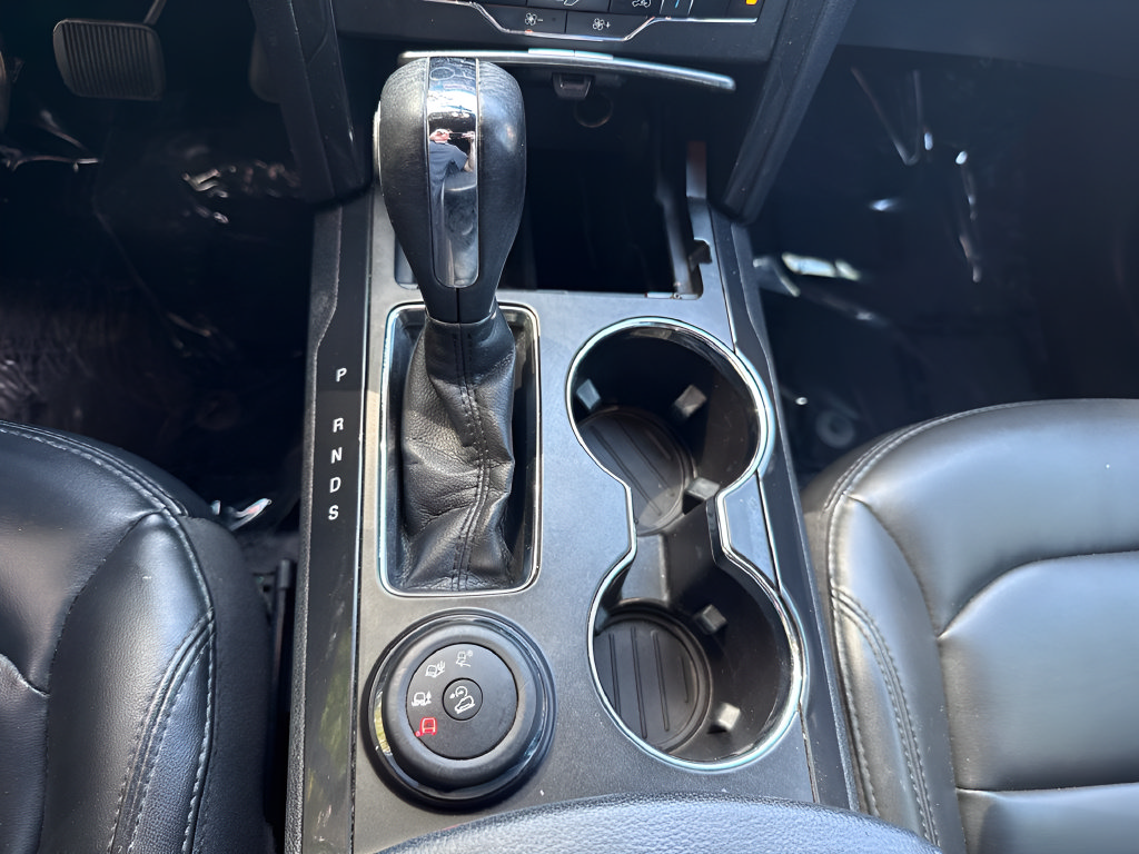 Used 2019 Ford Explorer XLT w/ Equipment Group 202A AWD/4WD image 26
