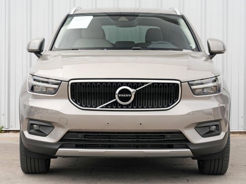 Used 2022 Volvo XC40 T5 Momentum w/ Premium Package image 6