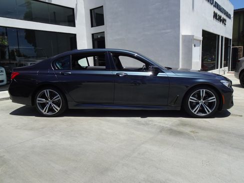 Used 2019 BMW 740i w/ M Sport Package RWD image 8