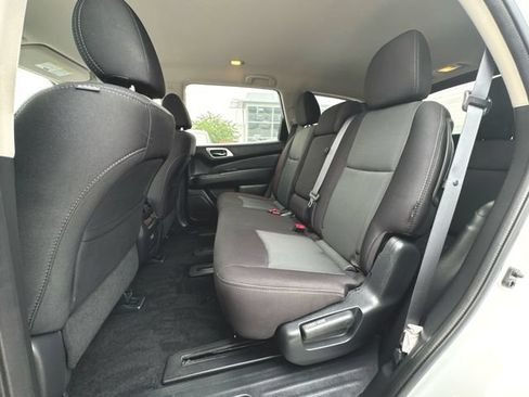 Used 2019 Nissan Pathfinder SV AWD/4WD image 24