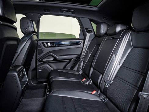 Certified 2022 Porsche Cayenne image 17