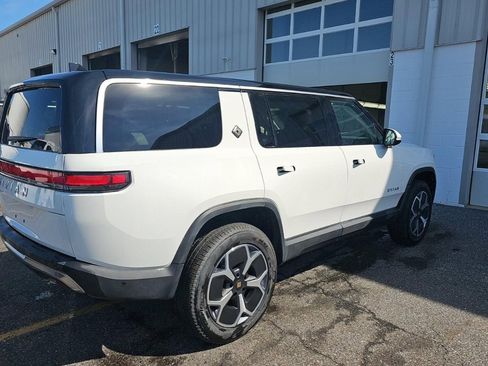 Used 2024 Rivian R1S Adventure image 2
