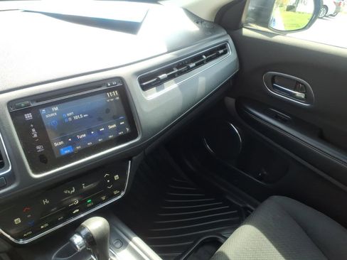 Used 2018 Honda HR-V EX image 14