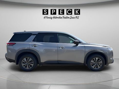 Used 2024 Nissan Pathfinder S AWD/4WD image 6