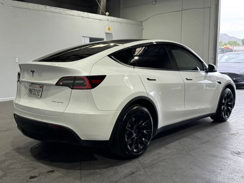 Used 2020 Tesla Model Y Long Range image 4