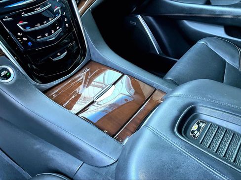 Used 2020 Cadillac Escalade Luxury image 15