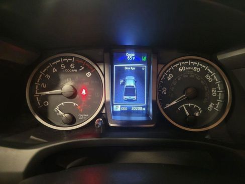 Used 2023 Toyota Tacoma TRD Off-Road image 12