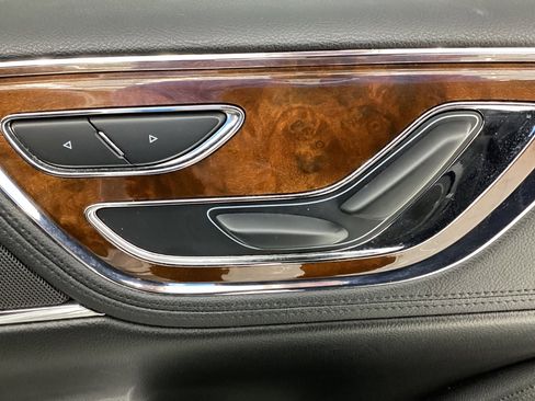 Used 2017 Lincoln Continental Premiere image 39