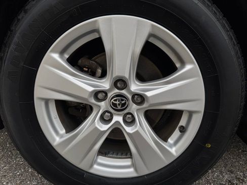 Used 2020 Toyota RAV4 XLE image 22