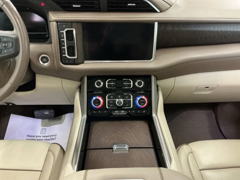 Used 2022 GMC Yukon XL Denali AWD/4WD image 11