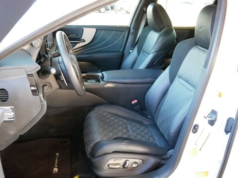 Used 2024 Lexus LS 500 F Sport image 2