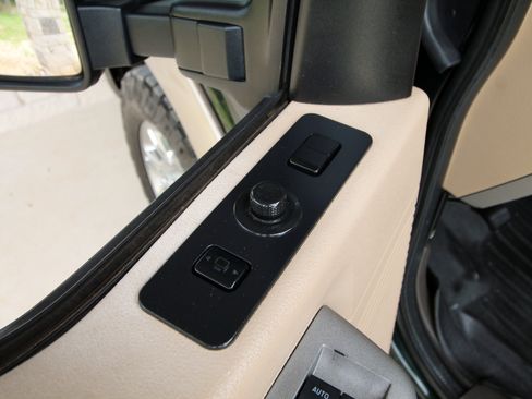 Used 2014 Ford F250 Lariat w/ Lariat Ultimate Package AWD/4WD image 19