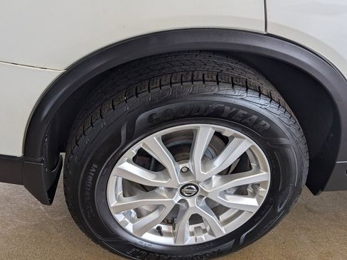 Used 2017 Nissan Rogue SV image 13