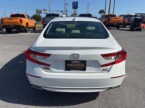 Used 2019 Honda Accord Touring image 7