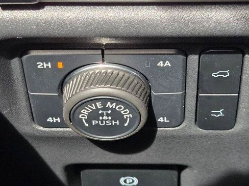 Used 2025 Ford Expedition Tremor AWD/4WD image 32