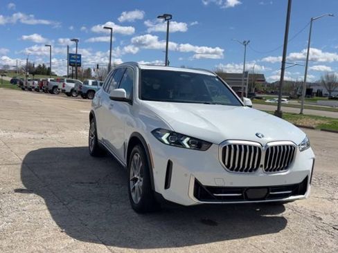 Used 2024 BMW X5 xDrive40i w/ Premium Package image 3