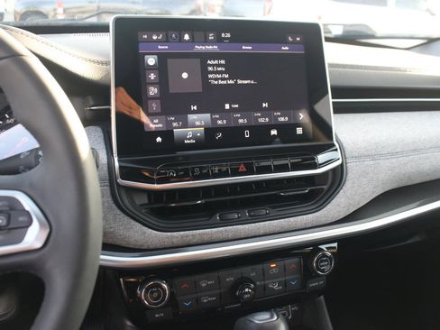 Used 2023 Jeep Compass Latitude w/ Convenience Group AWD/4WD image 21