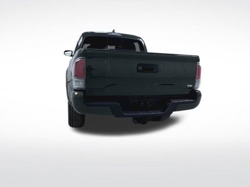 Used 2022 Toyota Tacoma TRD Sport w/ Technology Package image 9