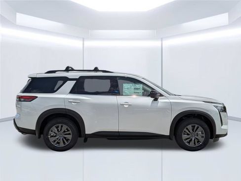Used 2026 Nissan Pathfinder SV w/ SV Premium Package FWD image 7