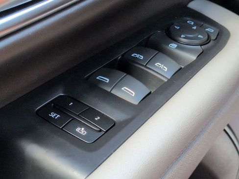 Used 2023 GMC Yukon SLT image 23