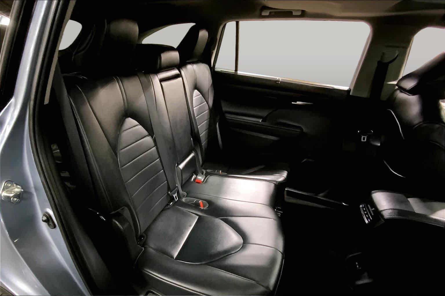 Used 2023 Toyota Highlander XLE AWD/4WD image 20