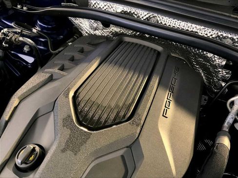 Certified 2025 Porsche Macan image 33