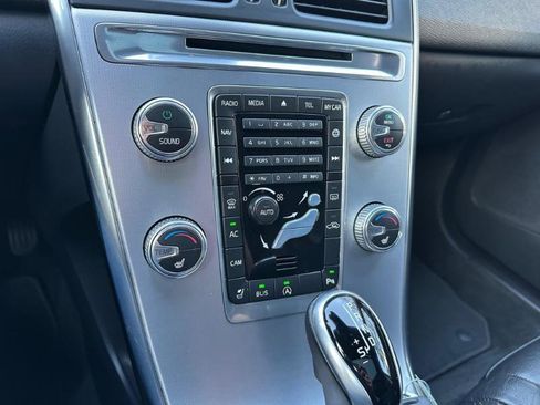 Used 2017 Volvo XC60 T6 Dynamic w/ Preferred Option Package image 33