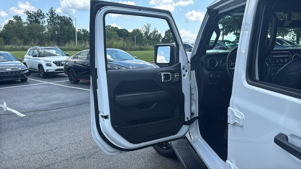 Used 2022 Jeep Wrangler Unlimited Sahara AWD/4WD image 14
