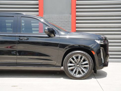 Used 2024 Cadillac Escalade ESV Sport Platinum AWD/4WD image 16
