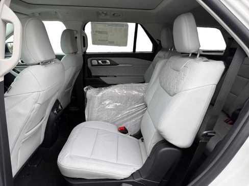 New 2026 Ford Explorer Platinum w/ LUX Leather Package image 16