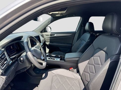 Used 2024 Volkswagen Atlas Cross Sport SE FWD image 10