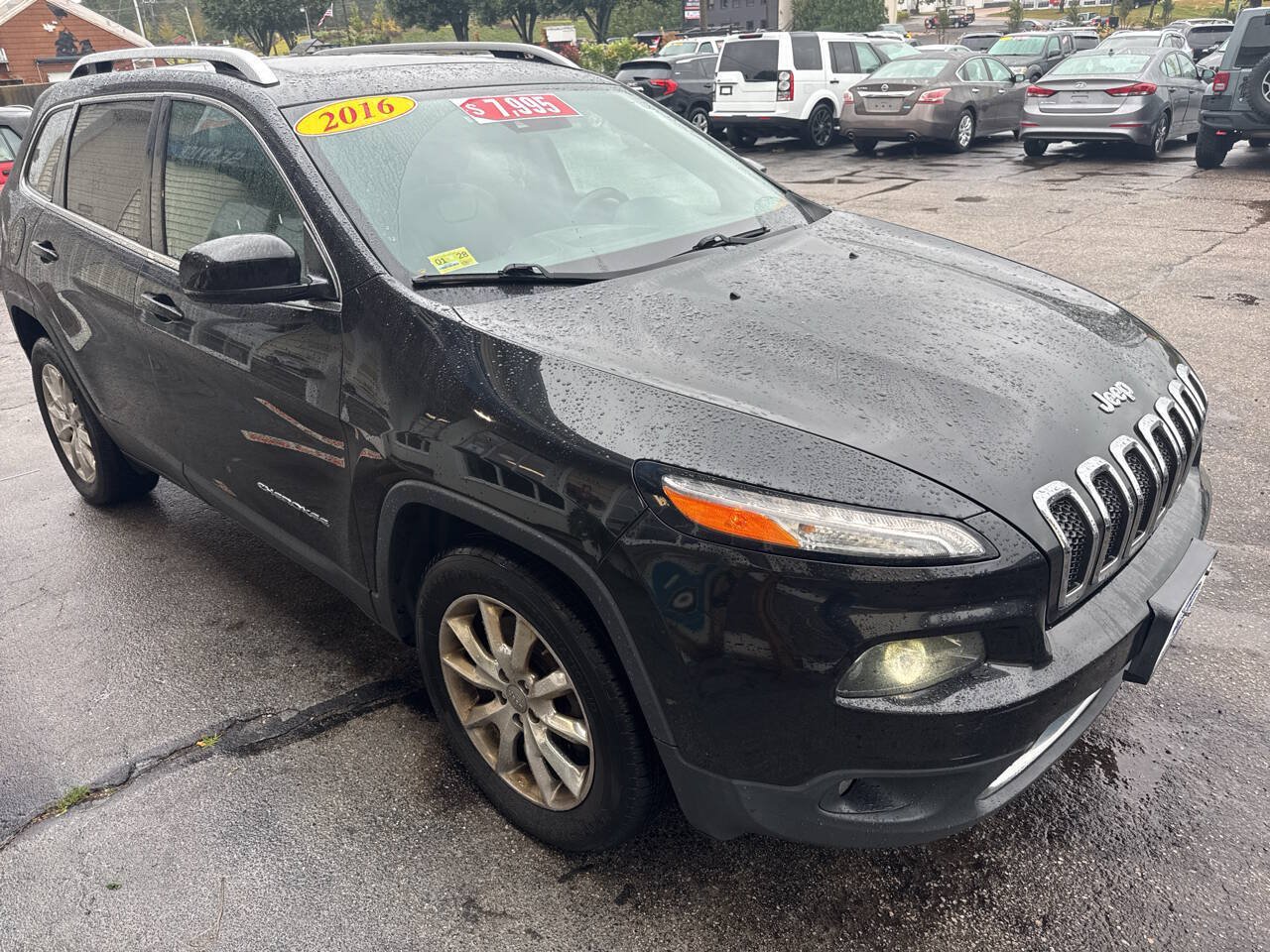 Used 2016 Jeep Cherokee Limited w/ Luxury Group AWD/4WD image 5