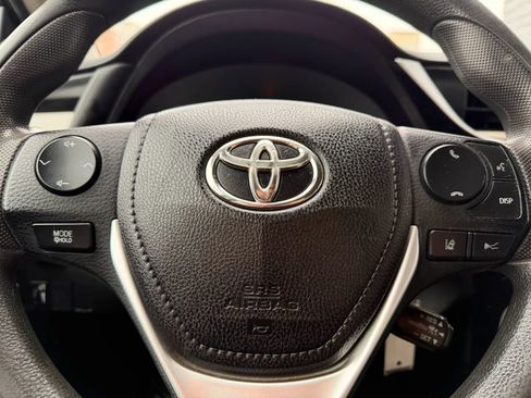 Used 2018 Toyota Corolla LE image 17